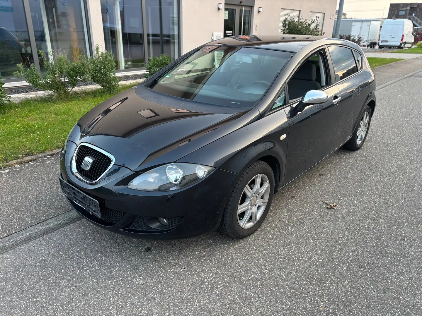 SEAT Leon 1.6 Reference Schwarz - 1