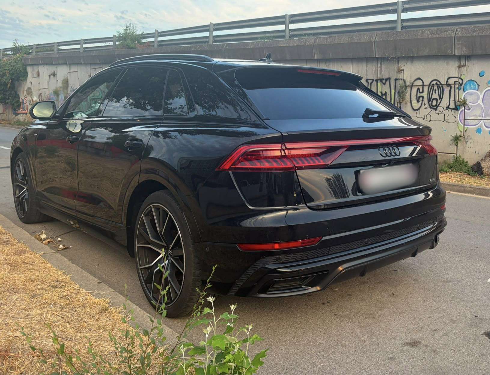 Audi Q8 55 TFSIe Black line quattro - foto 1
