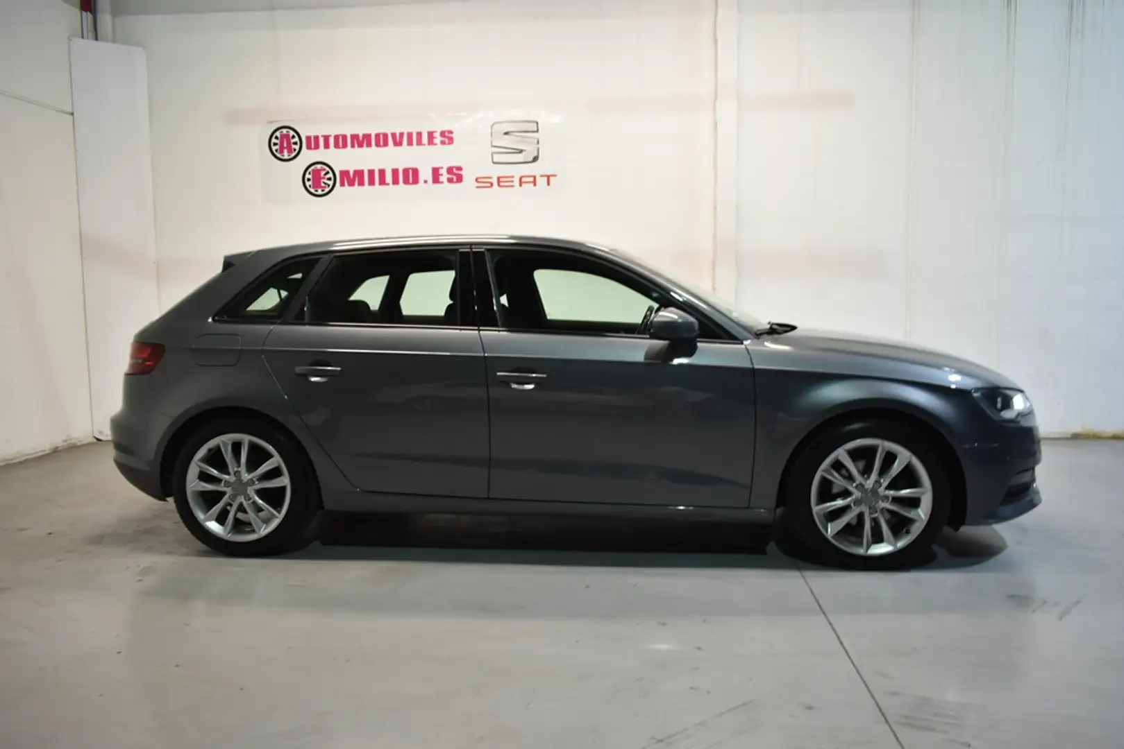 Audi A3 SB 1.4 TFSI COD ultra Ambiente 150 Grau - 2