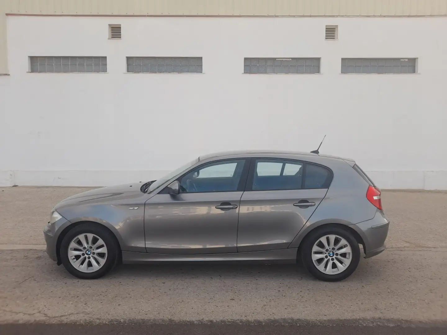BMW 118 118d Grijs - 2
