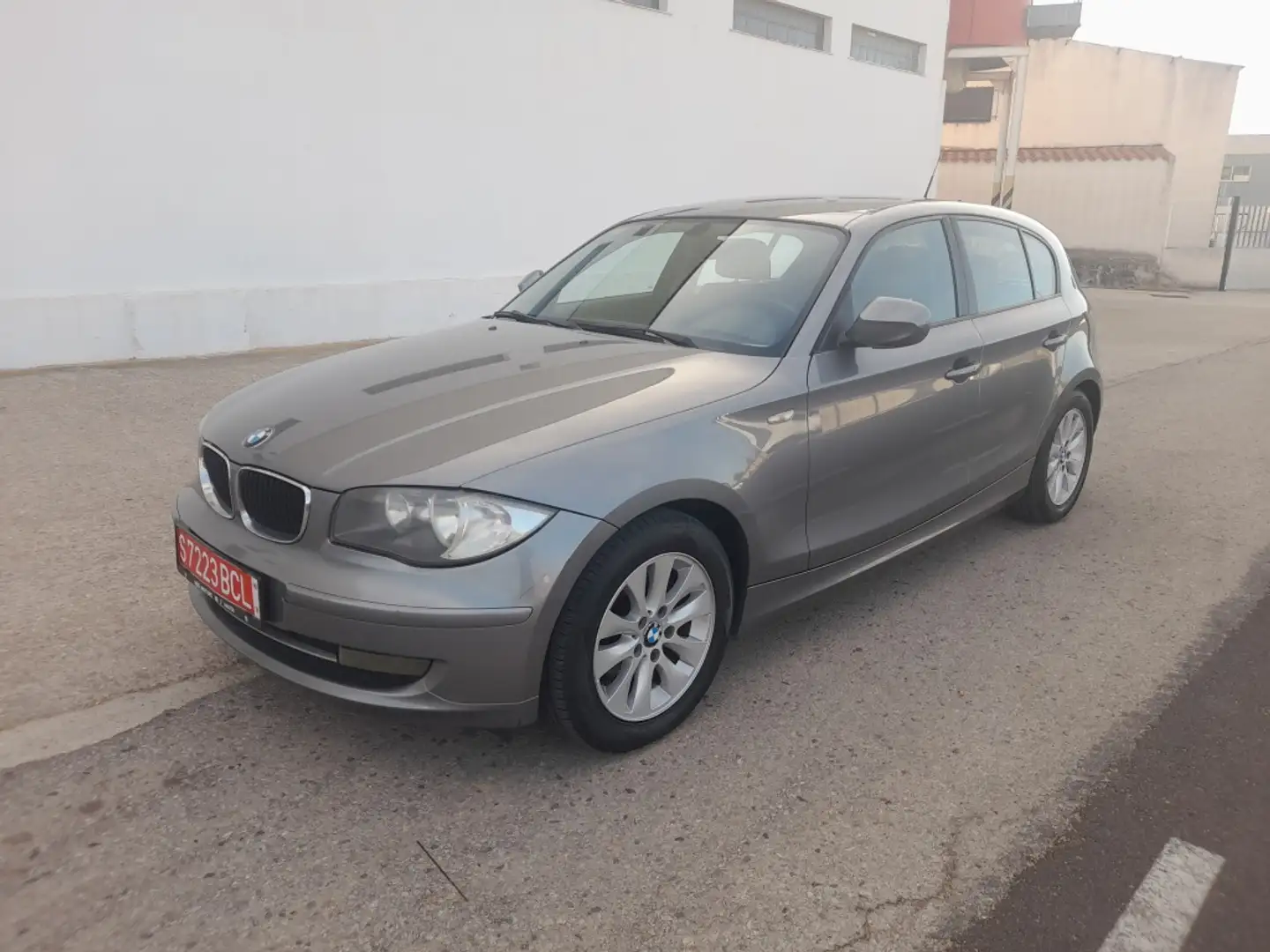 BMW 118 118d Grijs - 1
