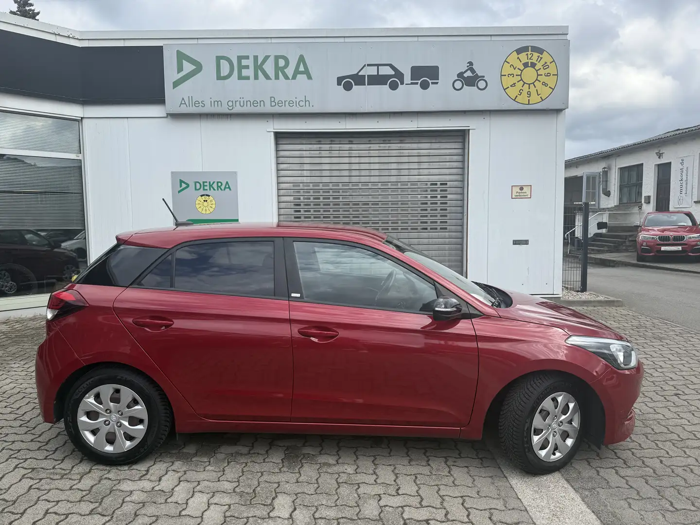 Hyundai i20 Passion 5trg. mit Klima/EFH/MFL/Met./ABS/ESP/Allwe Rot - 2