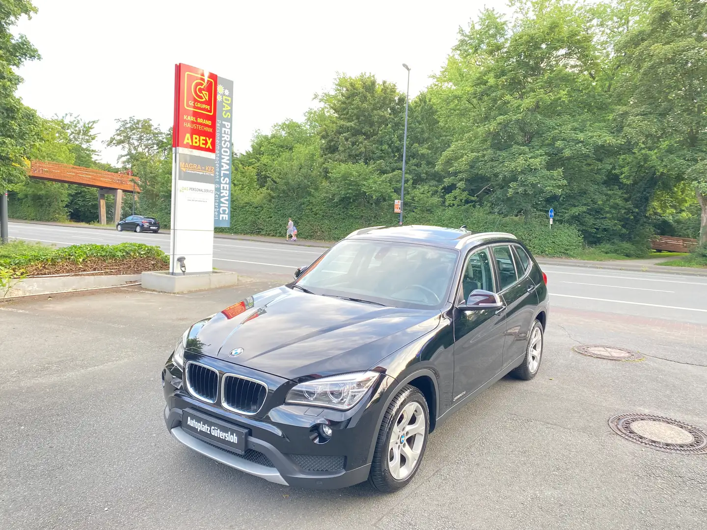 BMW X1 xDrive20d Automatik Sport Line XENON PANO NAVI 17" Schwarz - 1