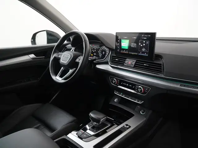 Audi Q5 view 2