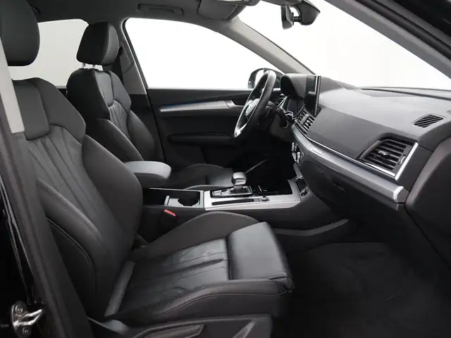 Audi Q5 view 3