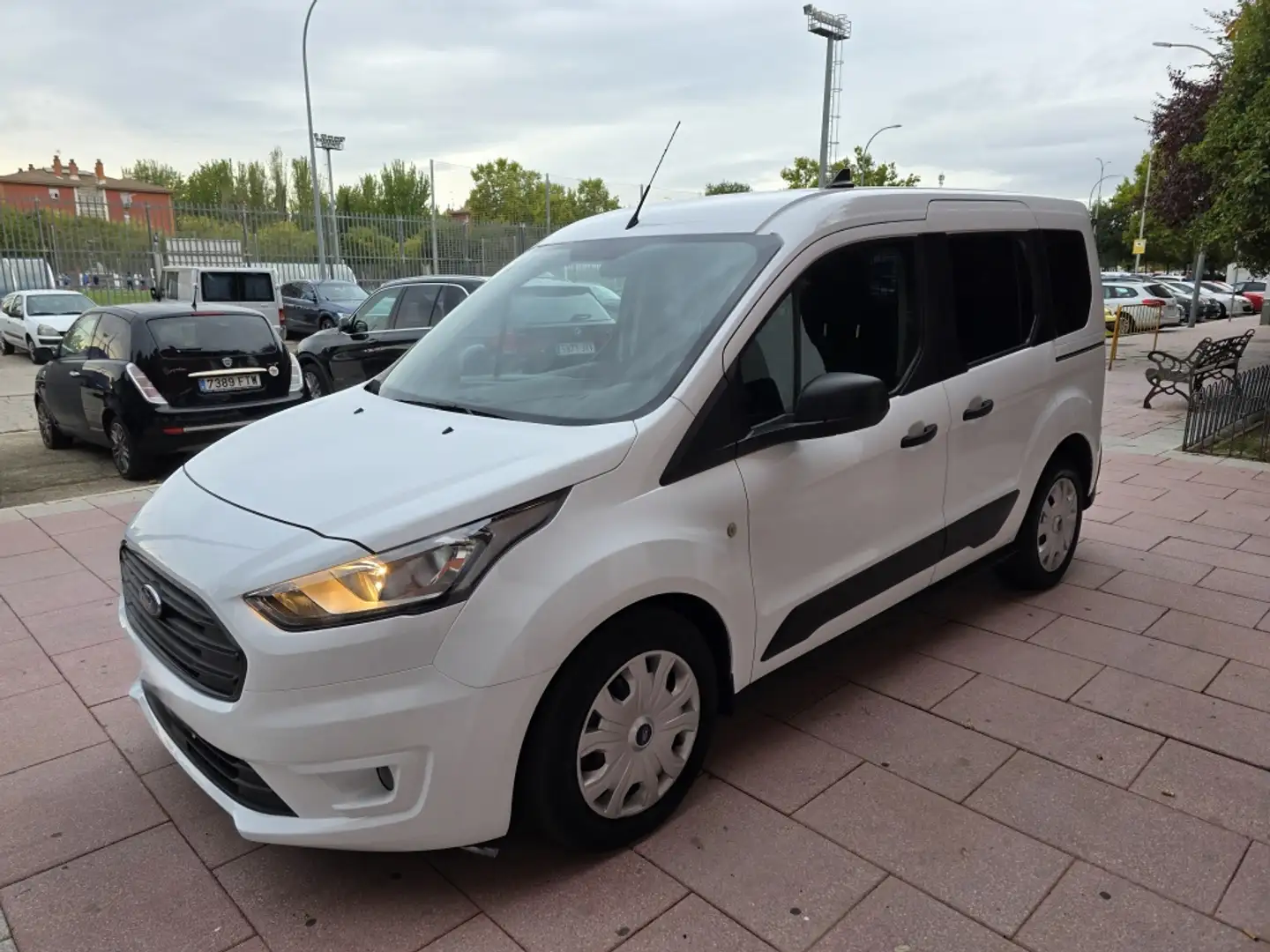 Ford Connect Comercial FT 220 Kombi S&S B. Corta L1 Tre Blanc - 1