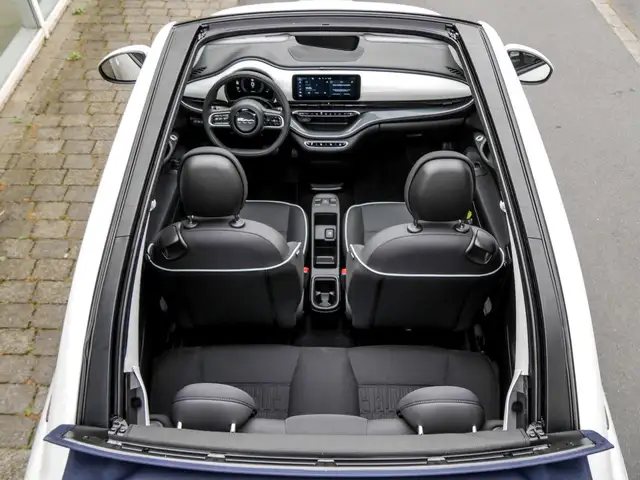 Fiat 500E view 13