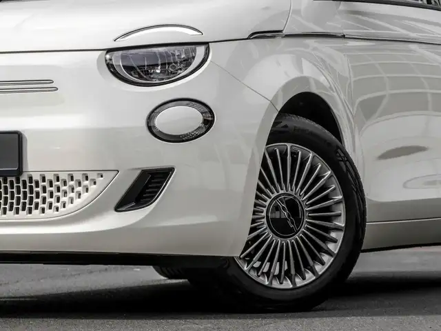 Fiat 500E view 5