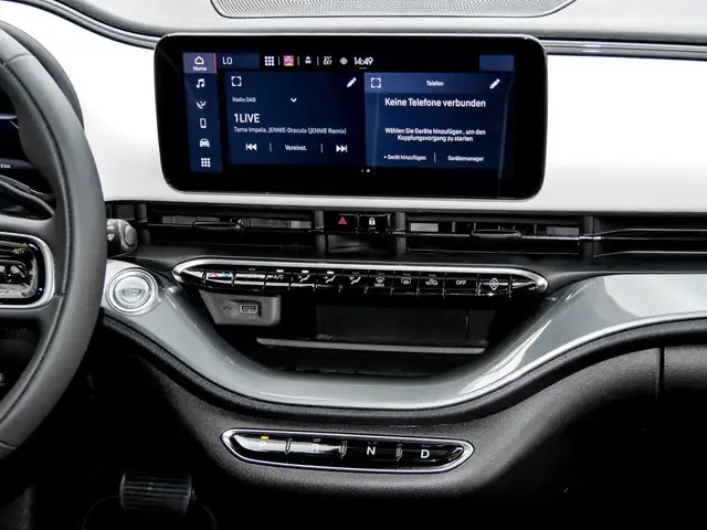 Fiat 500E view 7