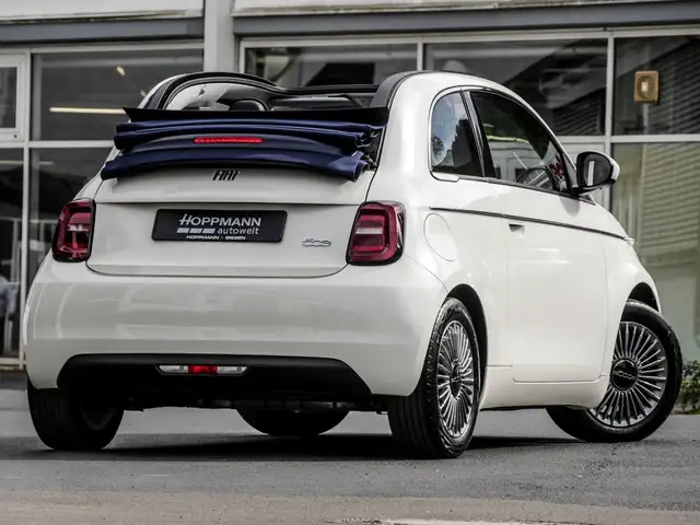 Fiat 500E view 2
