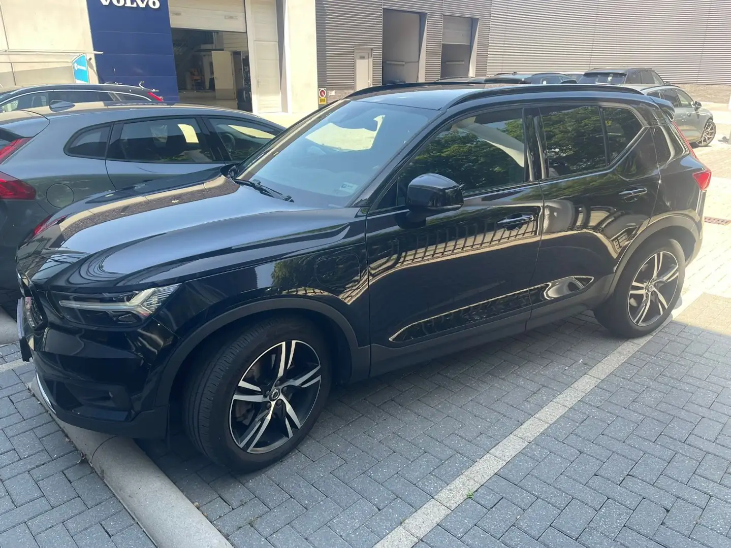 Volvo XC40 1.5 T5 Recharge R-Design | Trekhaak | PDC V+A & Ca Zwart - 2