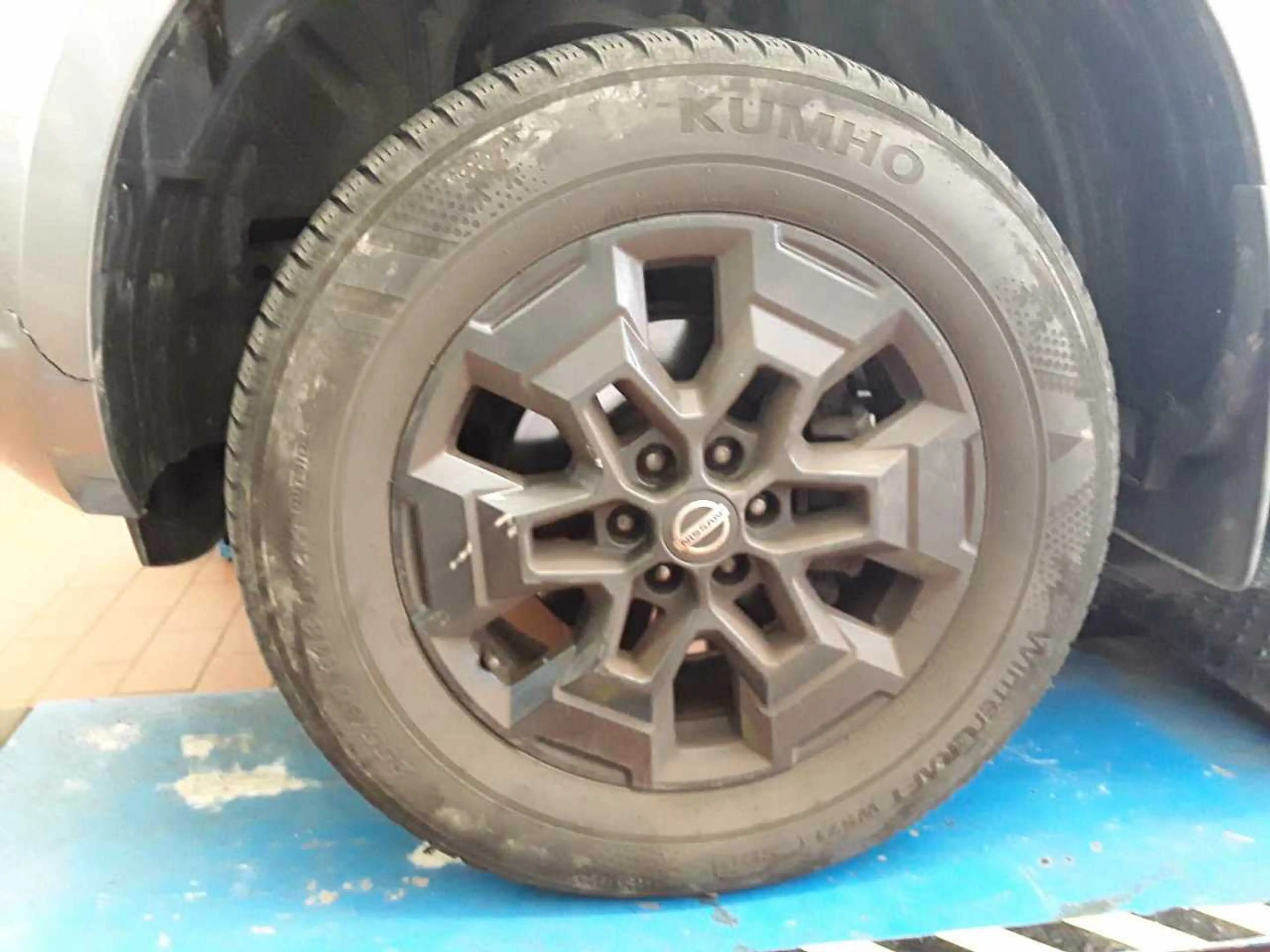 Nissan Navara NP300 AT7 4x4 N-Guard AHK/LED/Navi — photo 9