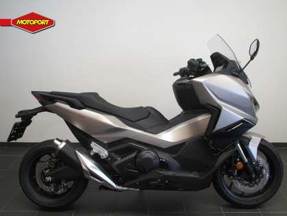 Honda Forza 750