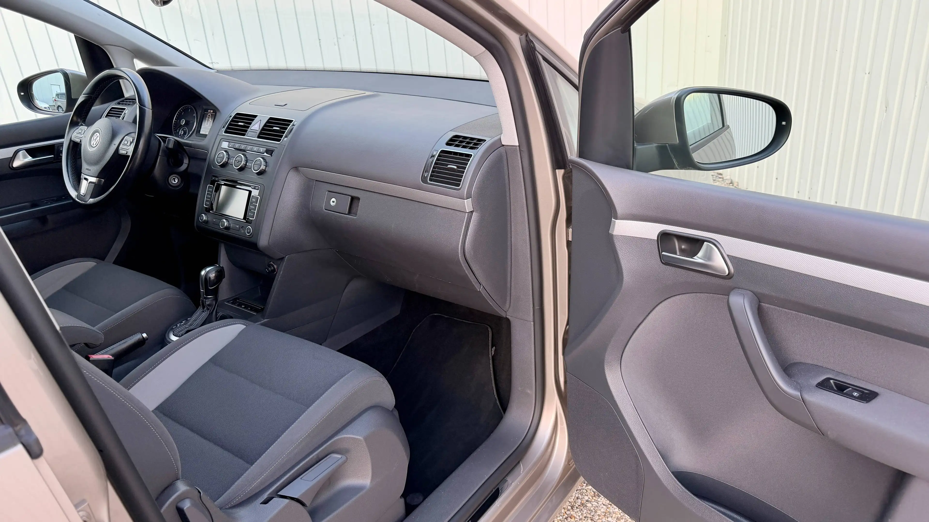 Volkswagen Touran Life BMT Automatik — photo 12
