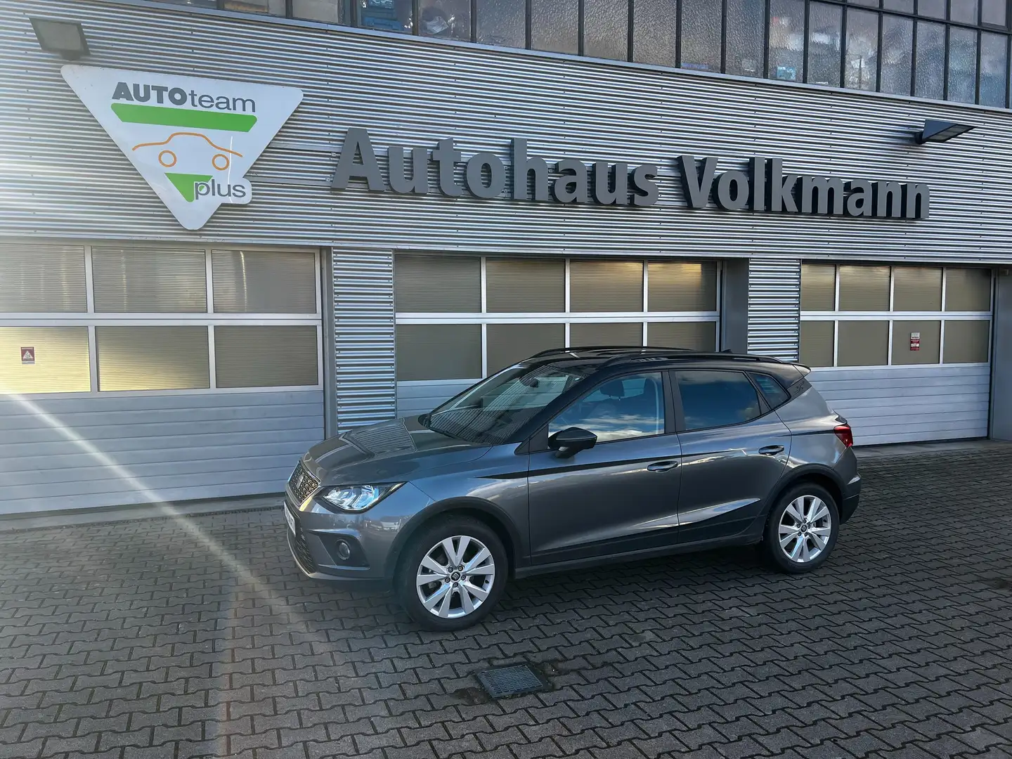 SEAT Arona Style CarPlay/Android Rückfahrkamera AHK Gris - 2