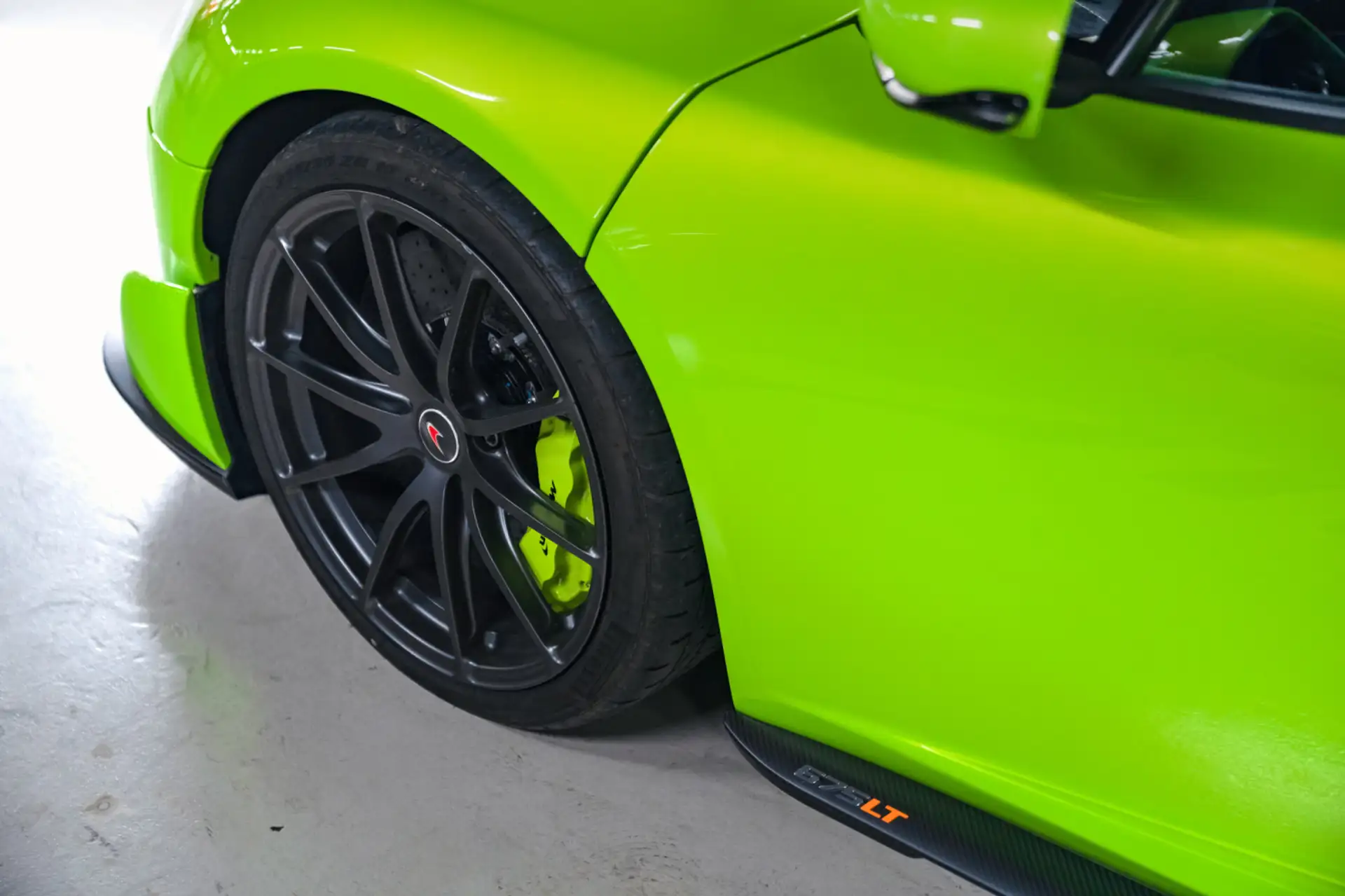 맥라렌 675LT 2015 옐로 사진 7
