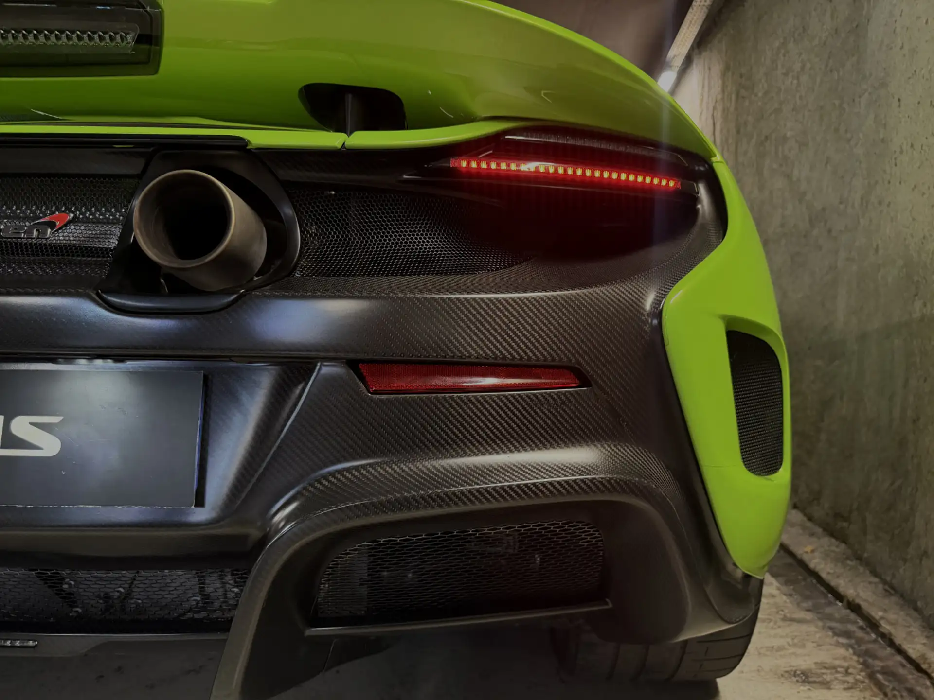 맥라렌 675LT 2015 옐로 사진 6