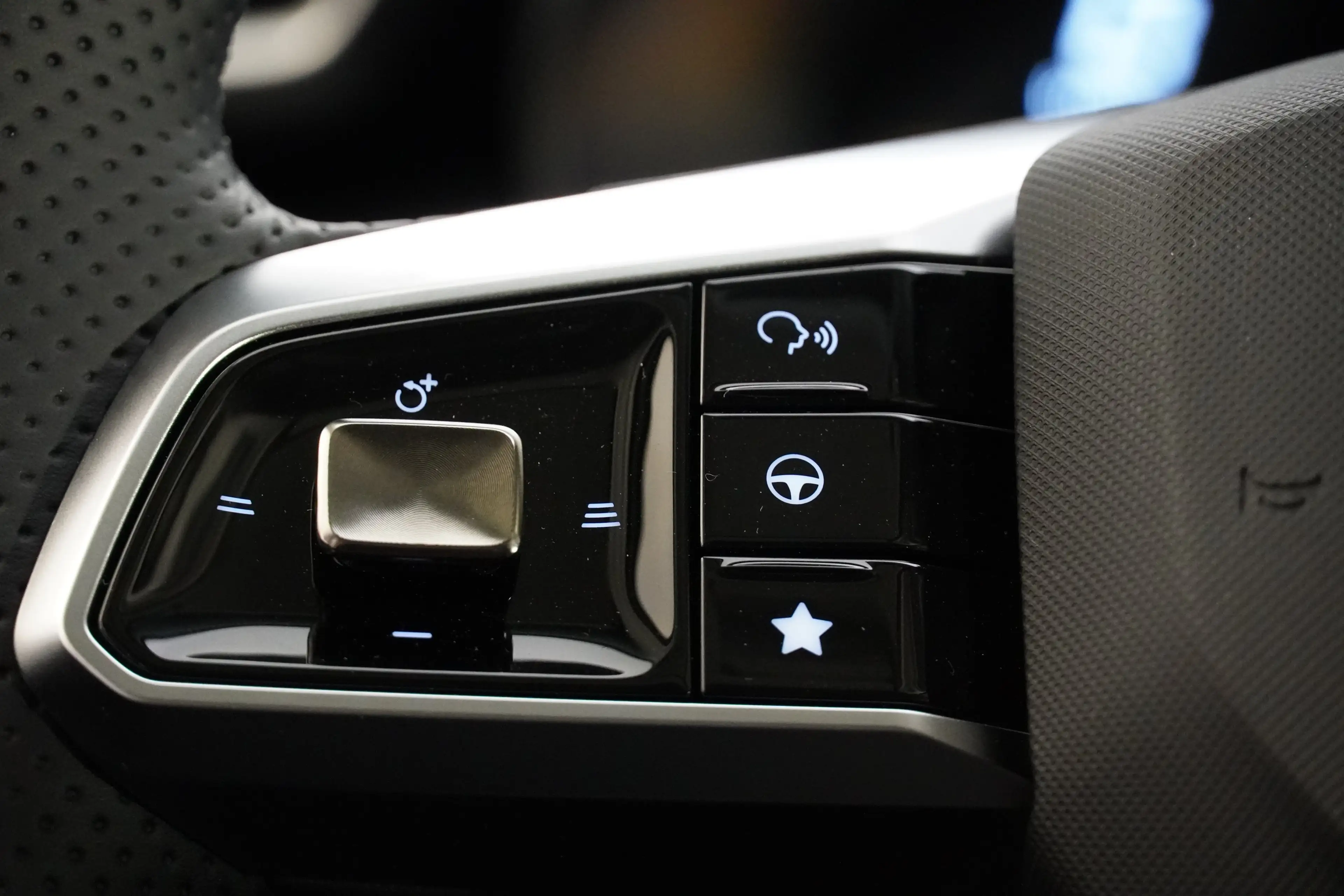 MG ZS 1.5 Hybrid+ 145 kW Luxury — photo 9