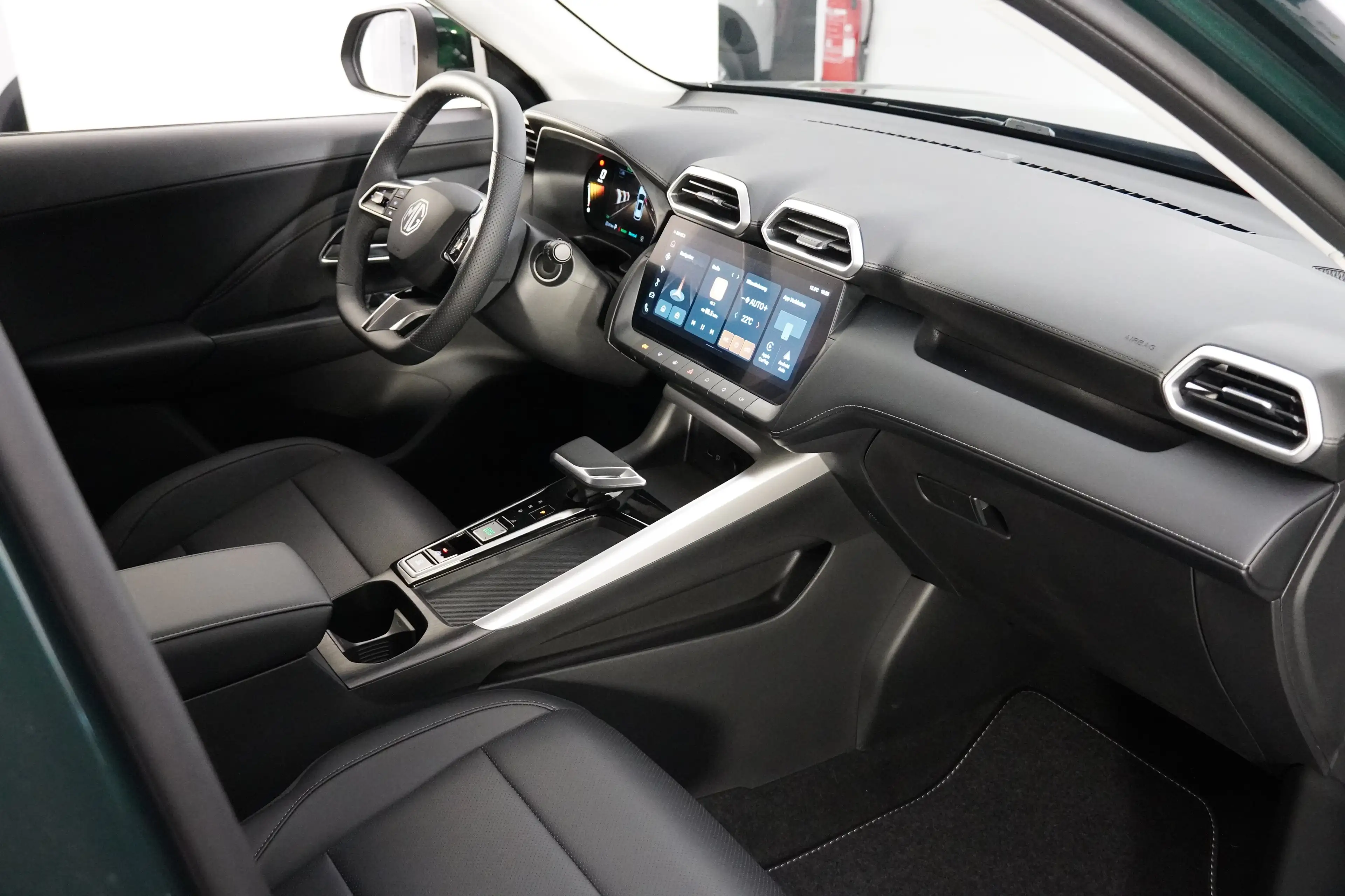 MG ZS 1.5 Hybrid+ 145 kW Luxury — photo 5