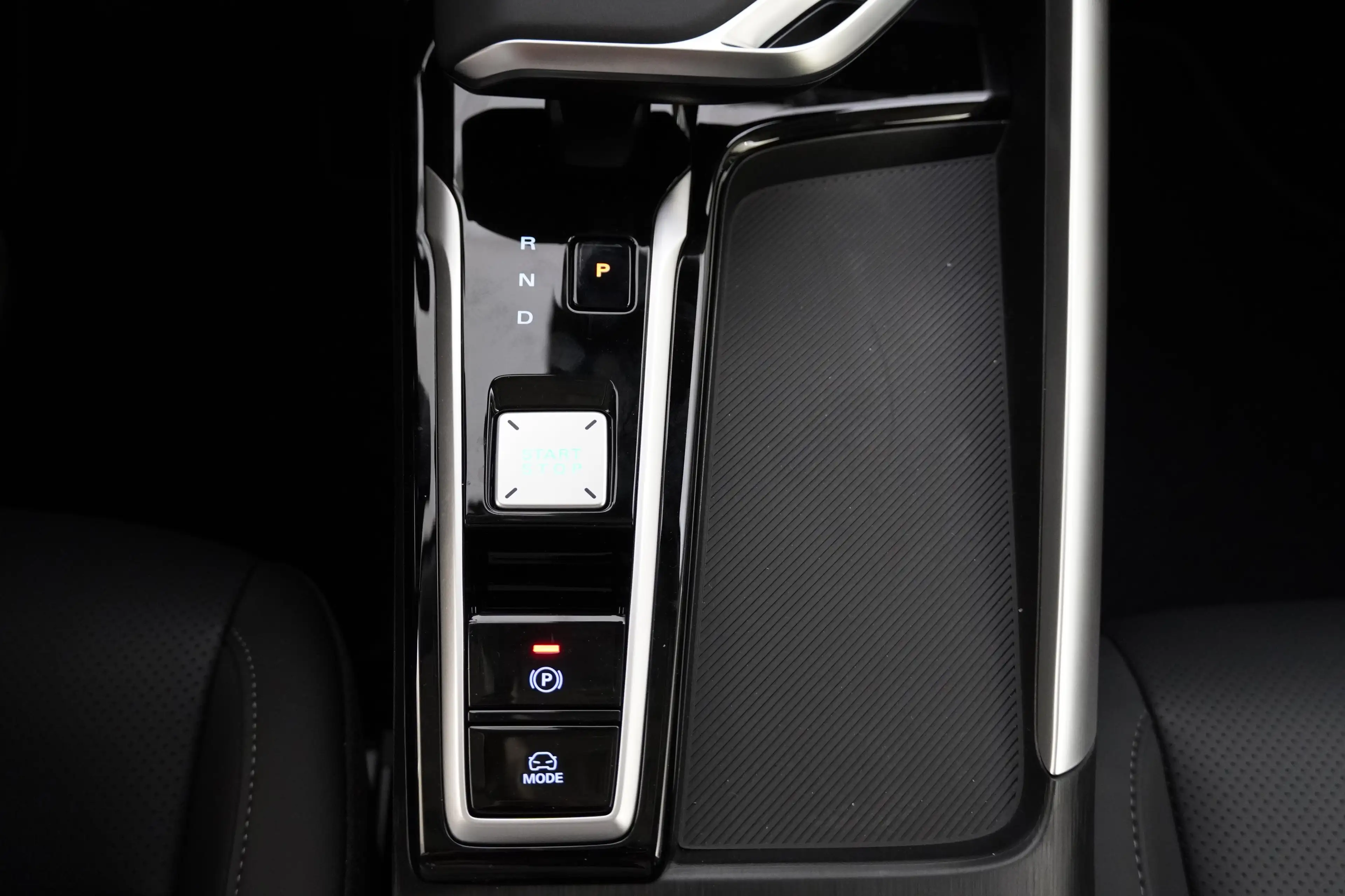 MG ZS 1.5 Hybrid+ 145 kW Luxury — photo 13