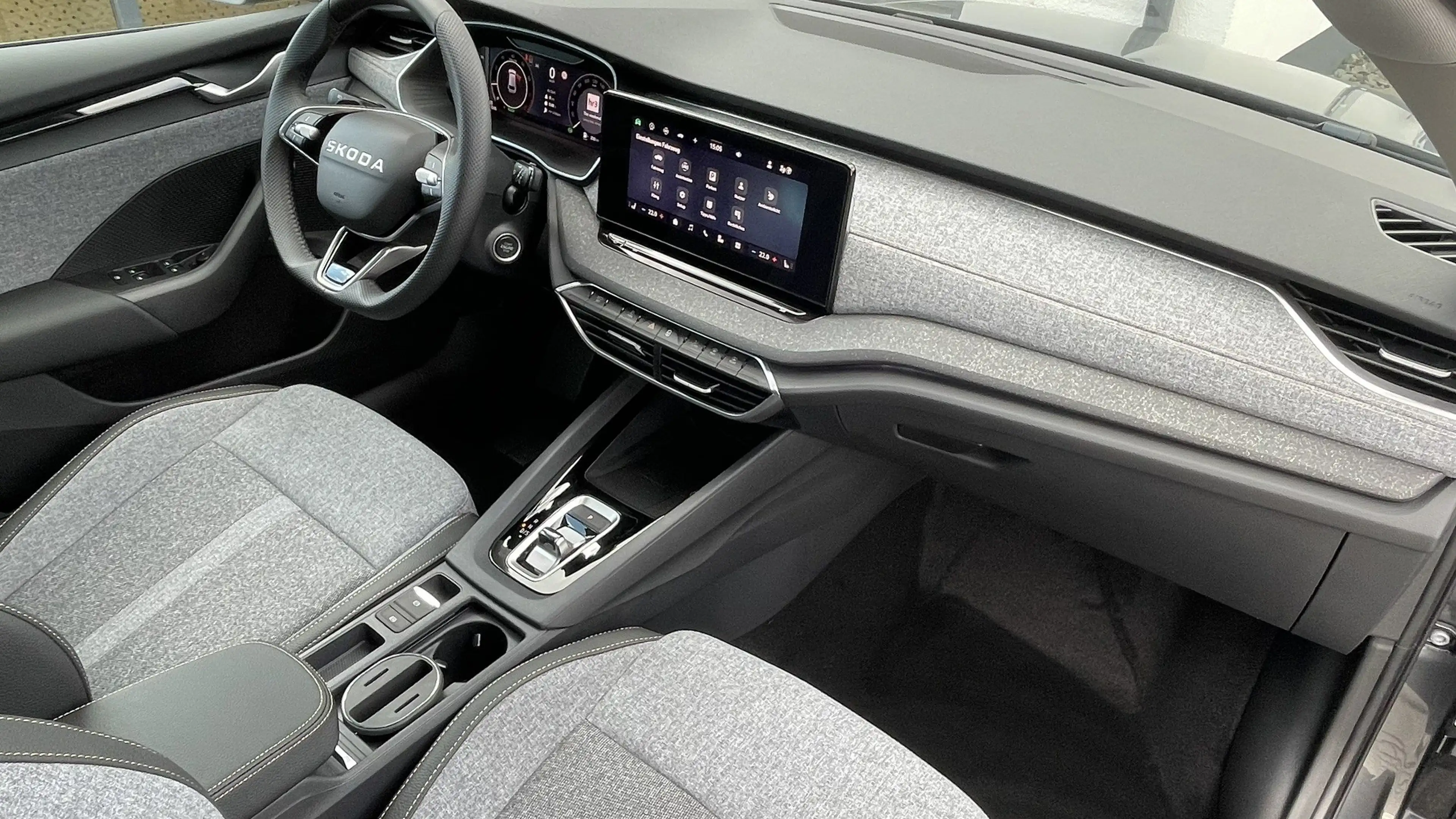 Skoda Octavia Combi 1.5 TSI DSG Edition Alu17" PDC RFK LED SHZG — photo 11