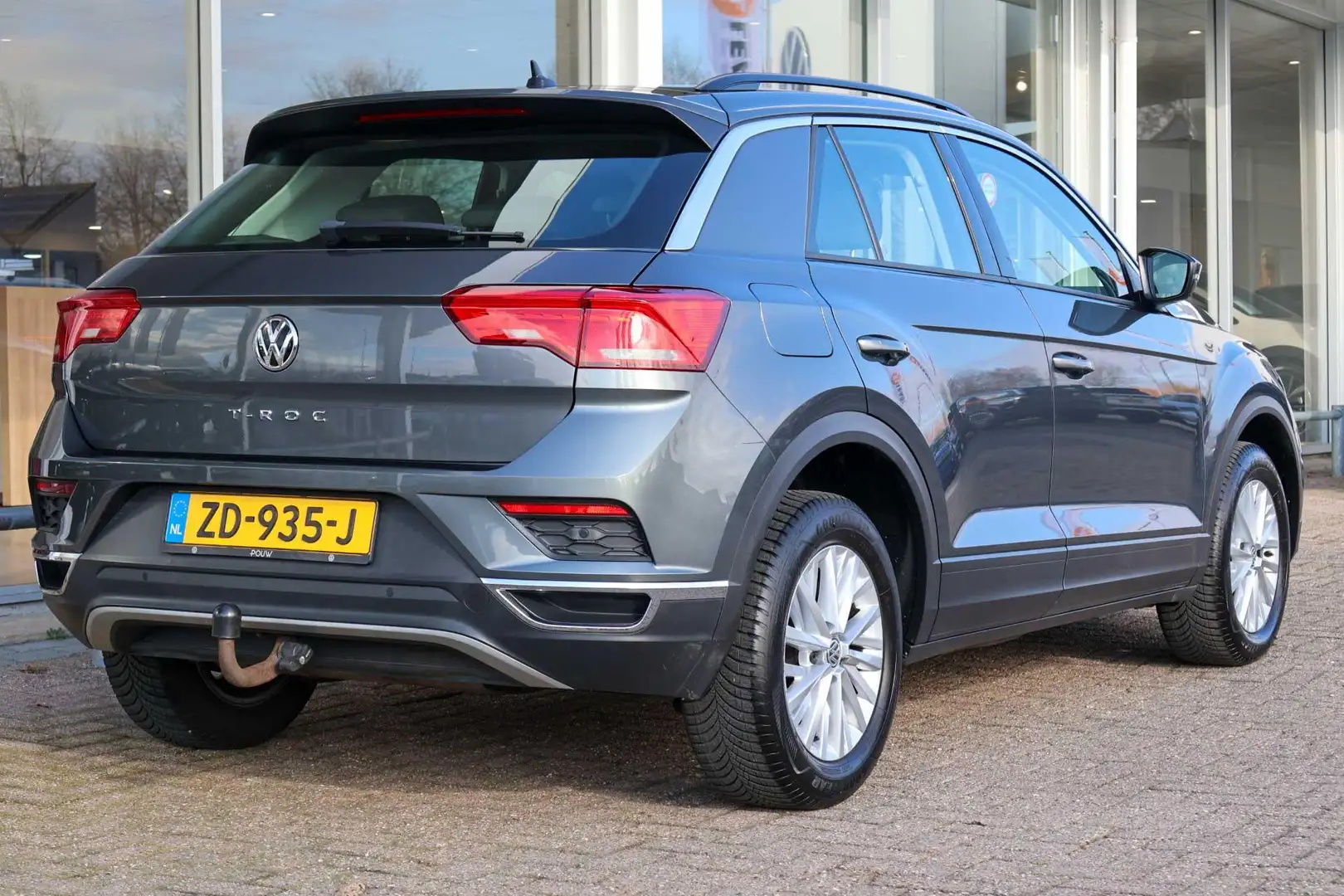 Volkswagen T-Roc 1.5 TSI 150pk DSG Style | Trekhaak | Navigatie | P Gris - 2