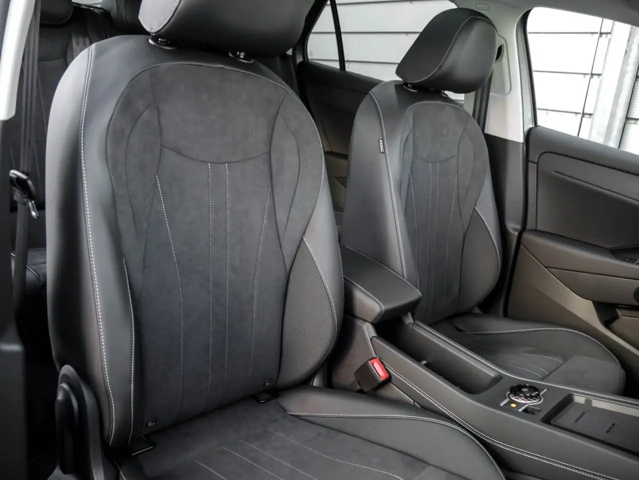 Volkswagen T-Roc Style 1.5 l eTSI DSG MATRIX PANO 6