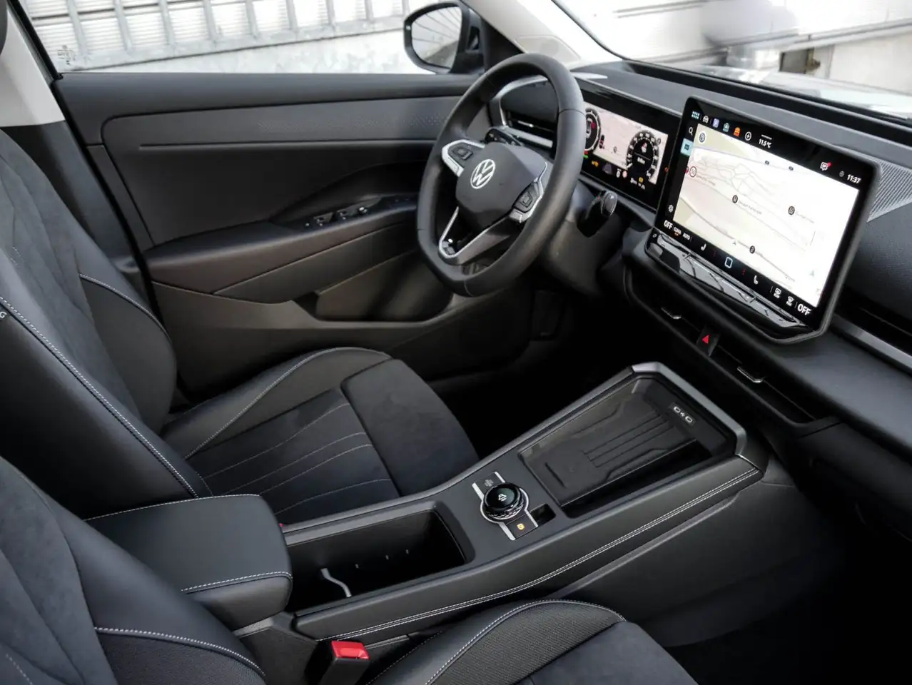 Volkswagen T-Roc Style 1.5 l eTSI DSG MATRIX PANO 3