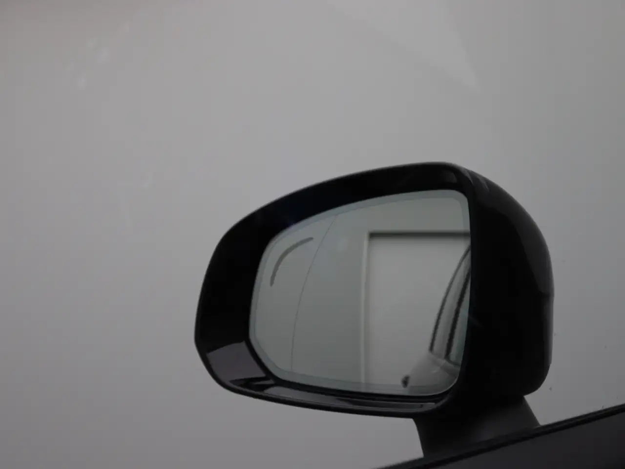 Volvo XC90 Plus Black Edition Recharge Hybrid AWD 7-Sitzer, миниатюра 30