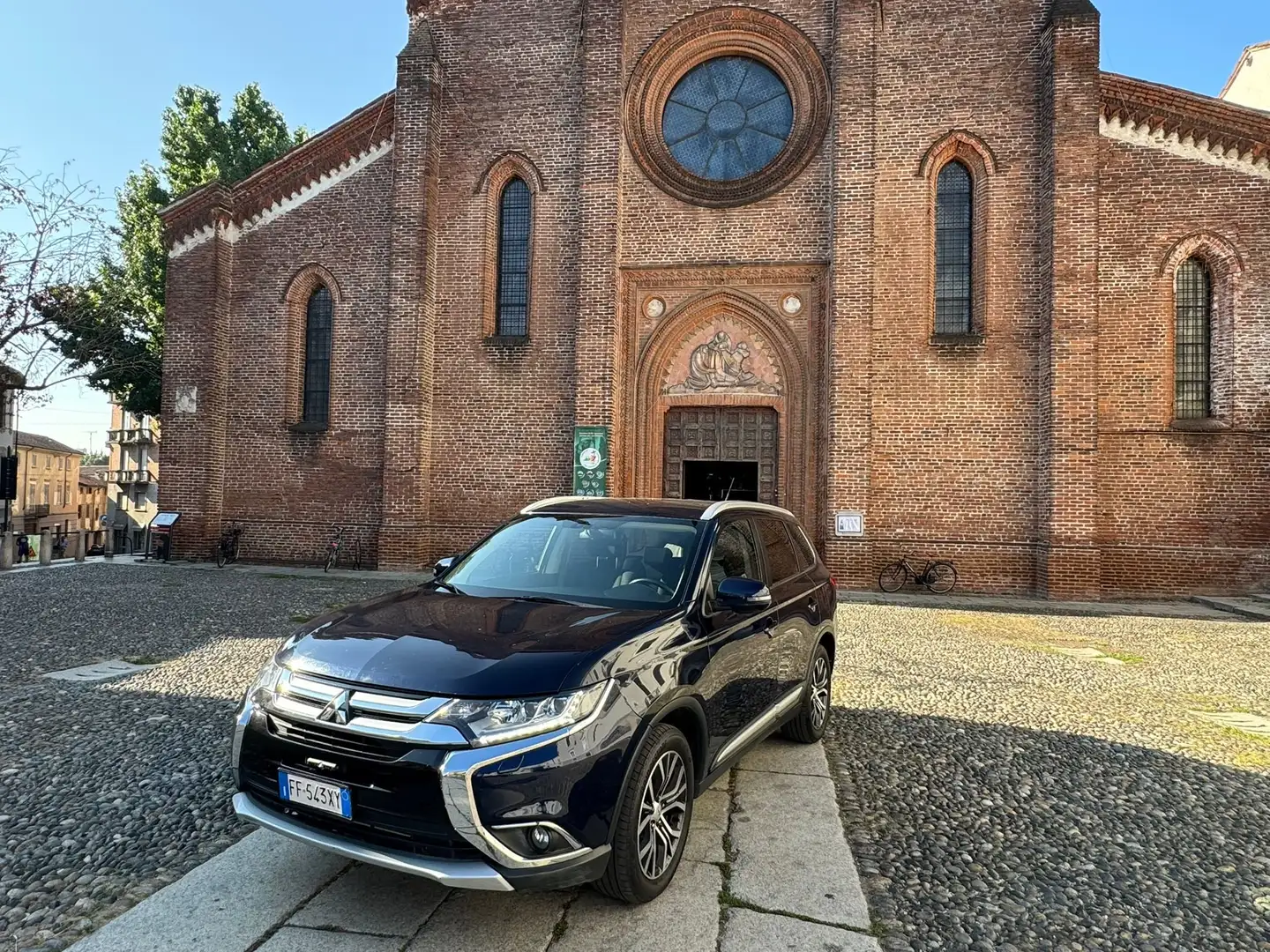 Mitsubishi Outlander III 2.2 Instyle Plus Navi awd 7p. ti auto EURO 6 Bleu - 1