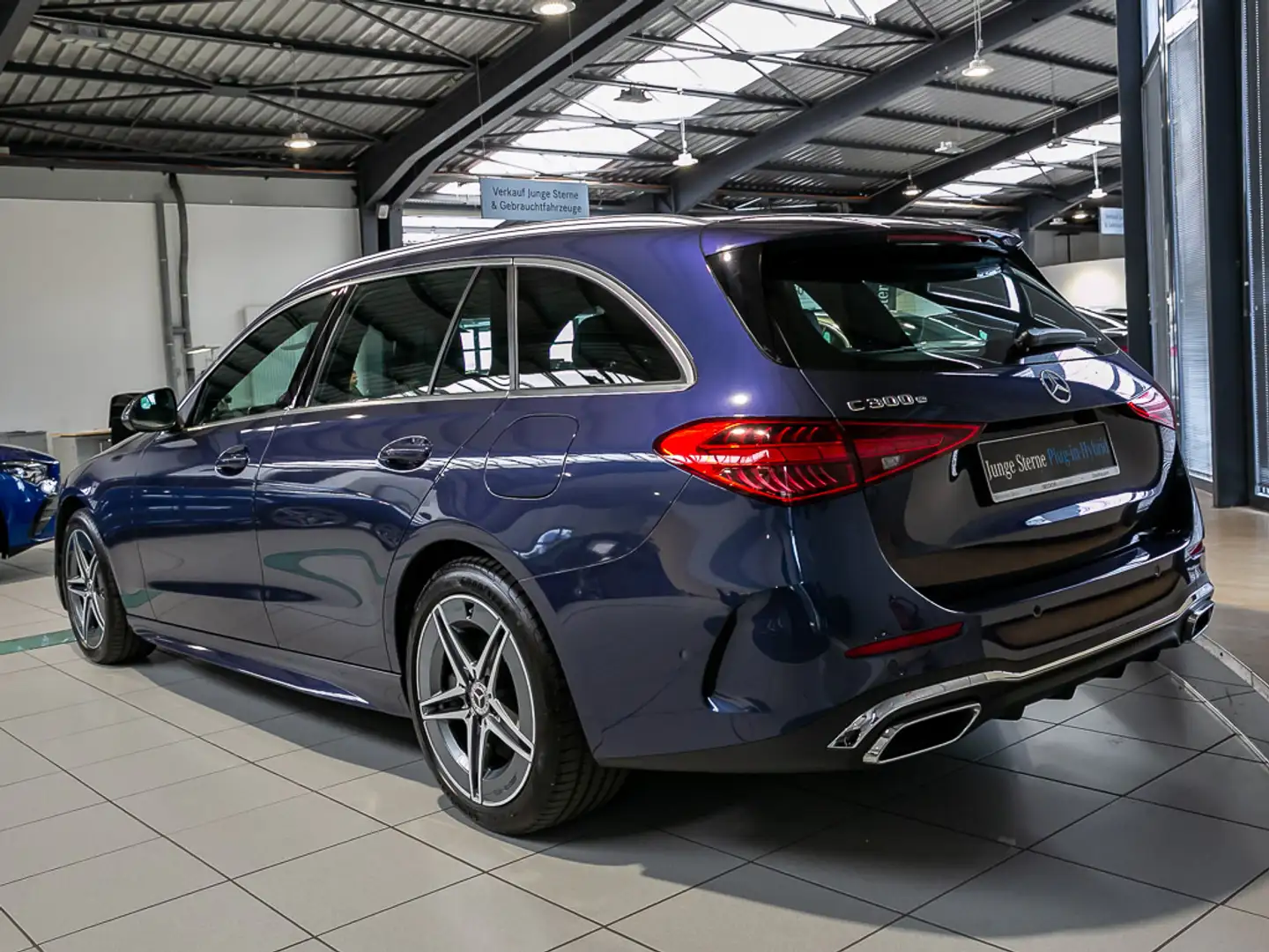 Mercedes-Benz C 300 Te AMG PANORAMA DIGITAL LIGHT TOTWINKEL Blauw - 2