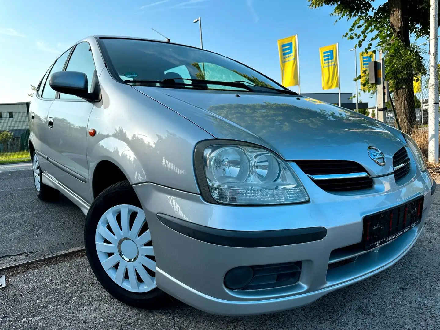 Nissan Almera Tino Visia Argent - 1