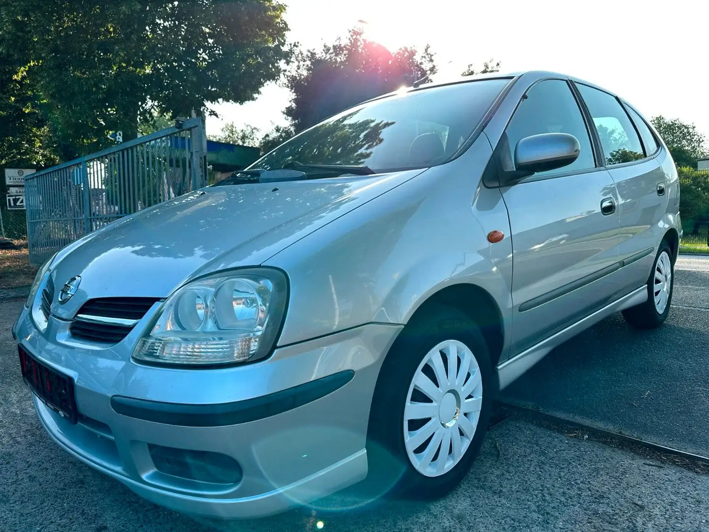 Nissan Almera Tino Visia Argent - 2