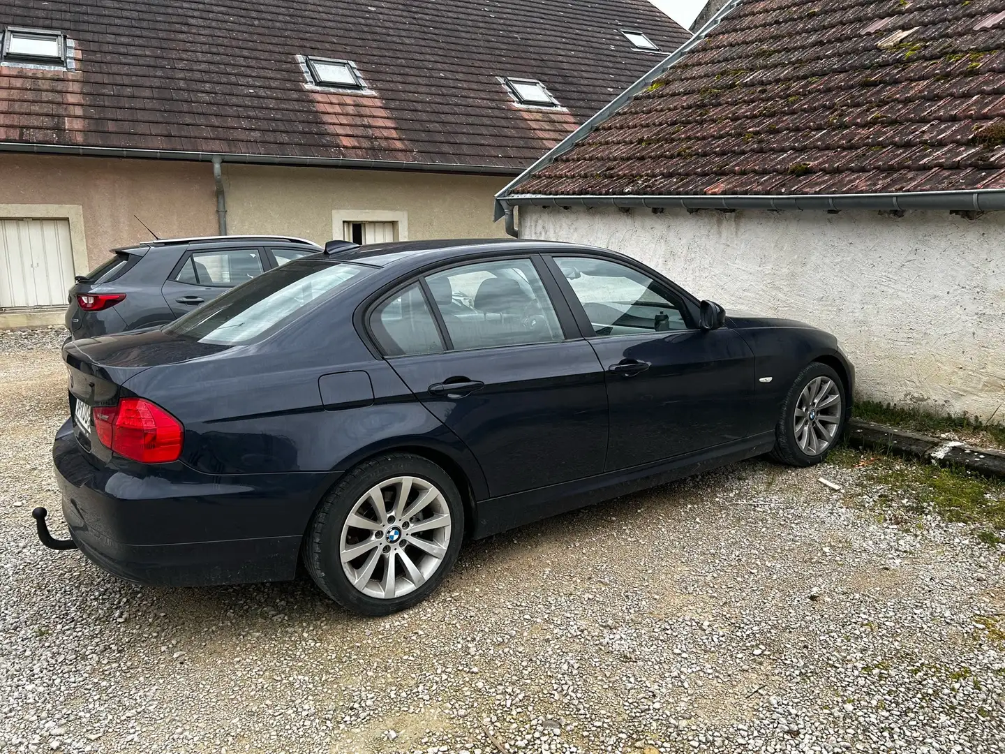 BMW 318 318i 143 ch Confort Noir - 1