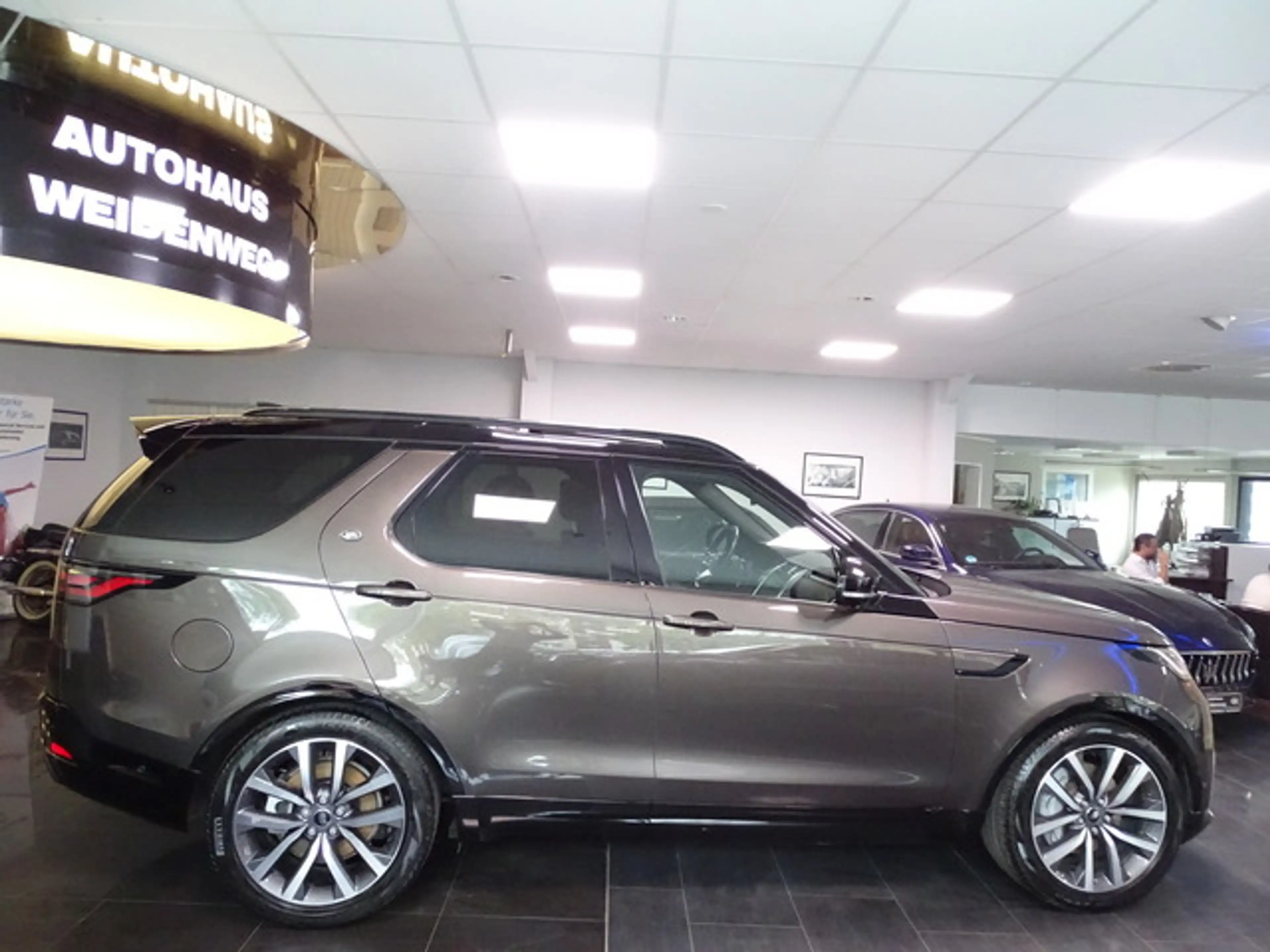 Land Rover Discovery D300 HSE.Dynamic Pano AHK 360Cam7Sitze — photo 9