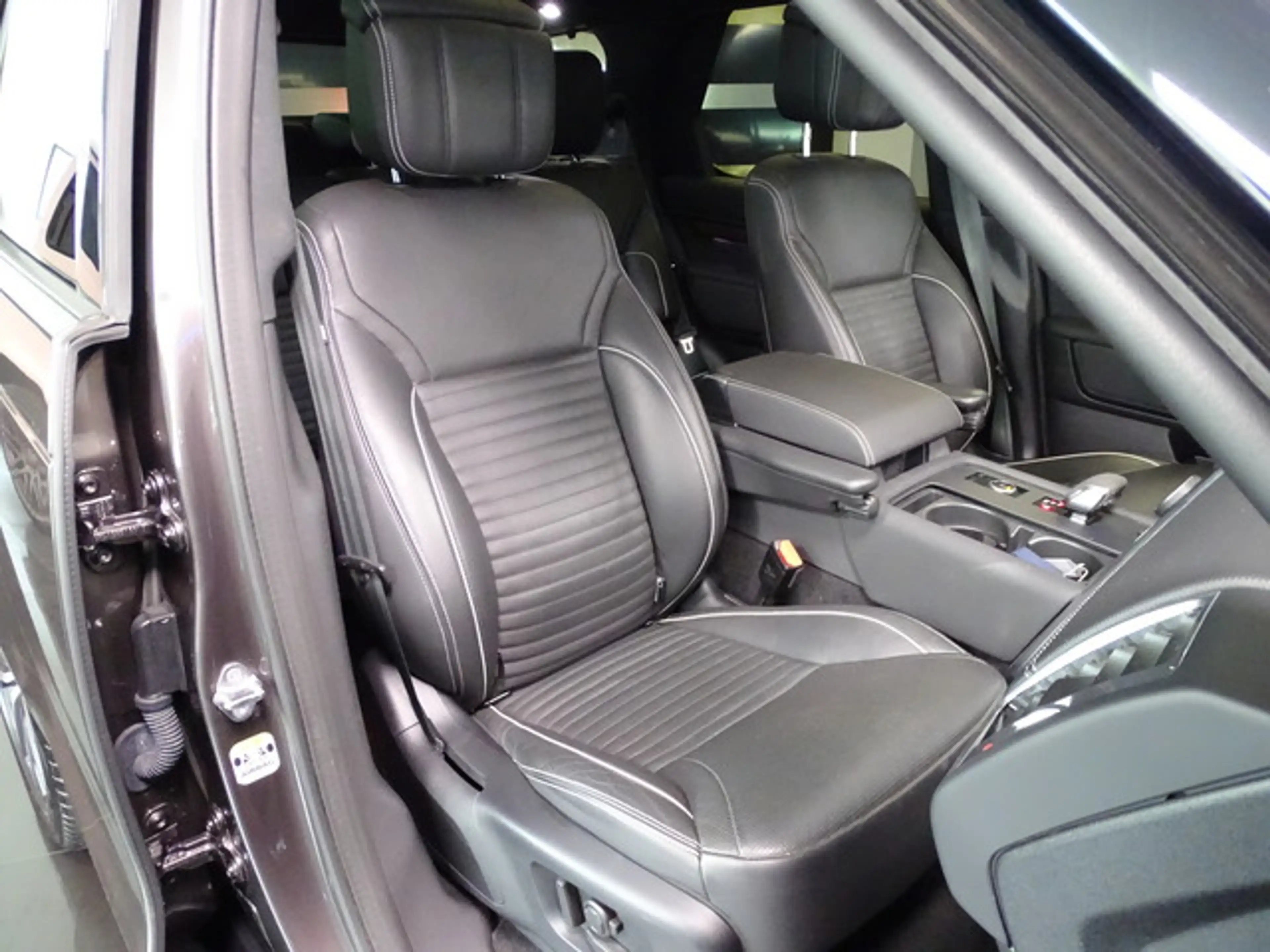 Land Rover Discovery D300 HSE.Dynamic Pano AHK 360Cam7Sitze — photo 13