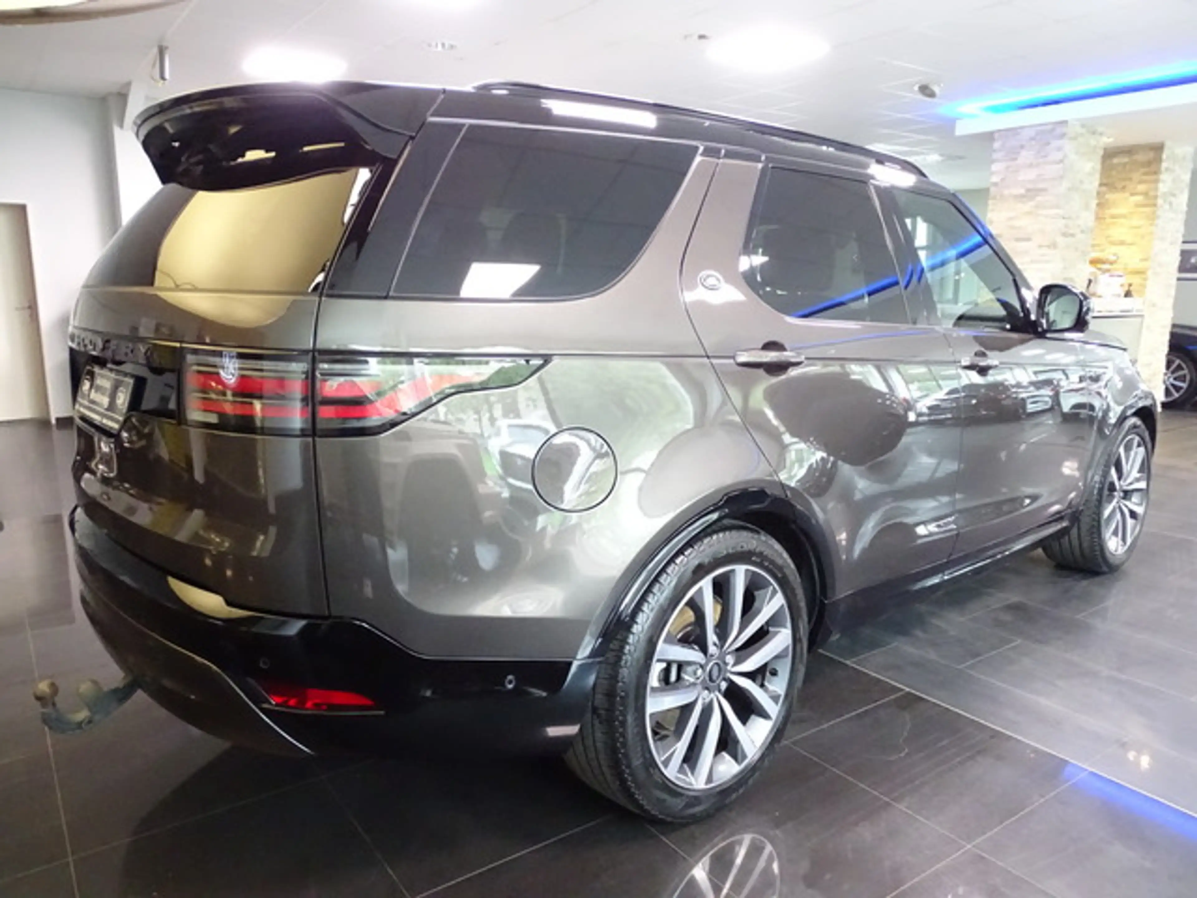 Land Rover Discovery D300 HSE.Dynamic Pano AHK 360Cam7Sitze — photo 8