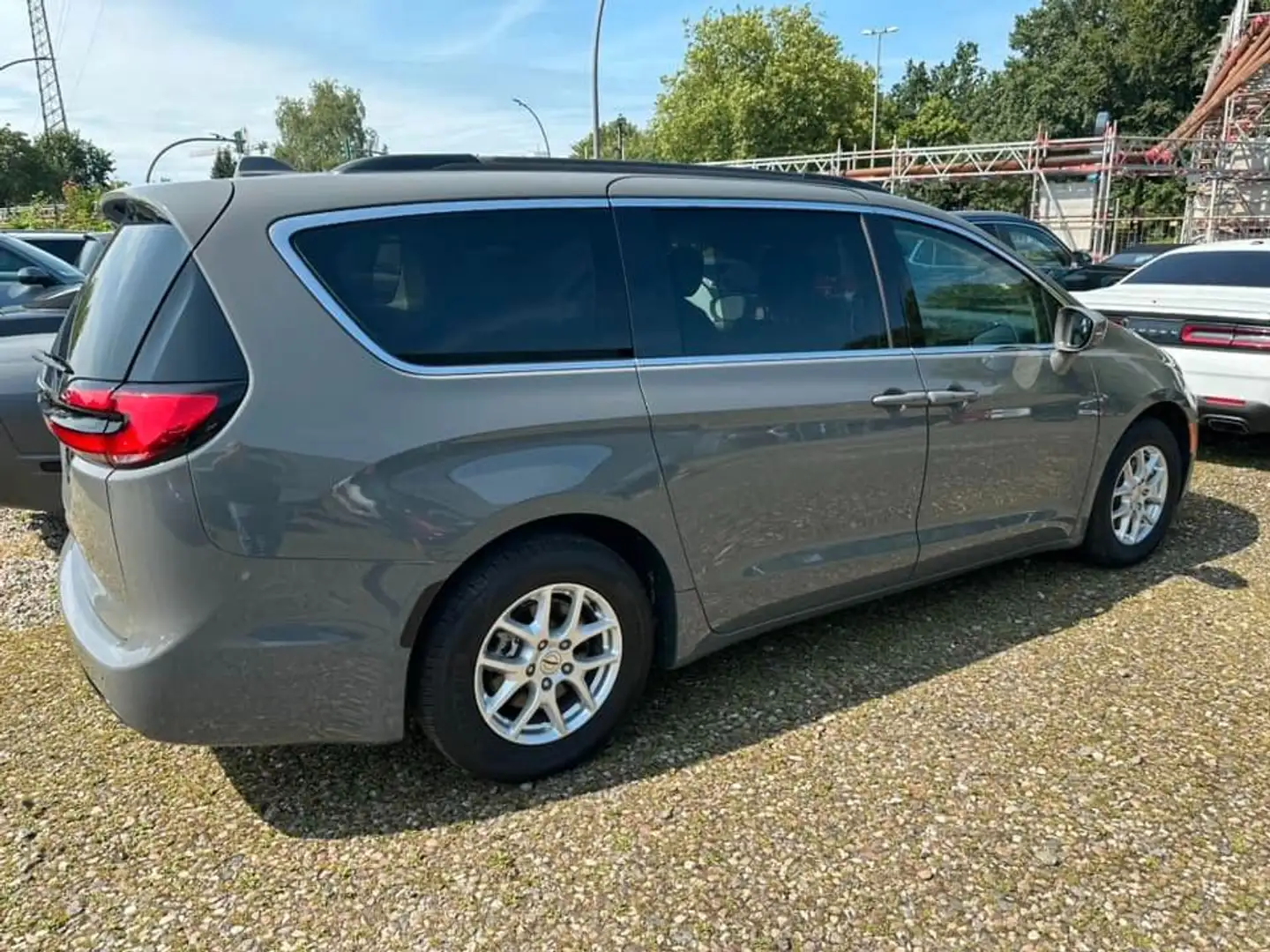 Chrysler Pacifica 3,6 Touring L 2022   7 weitere Pacifica Gris - 1