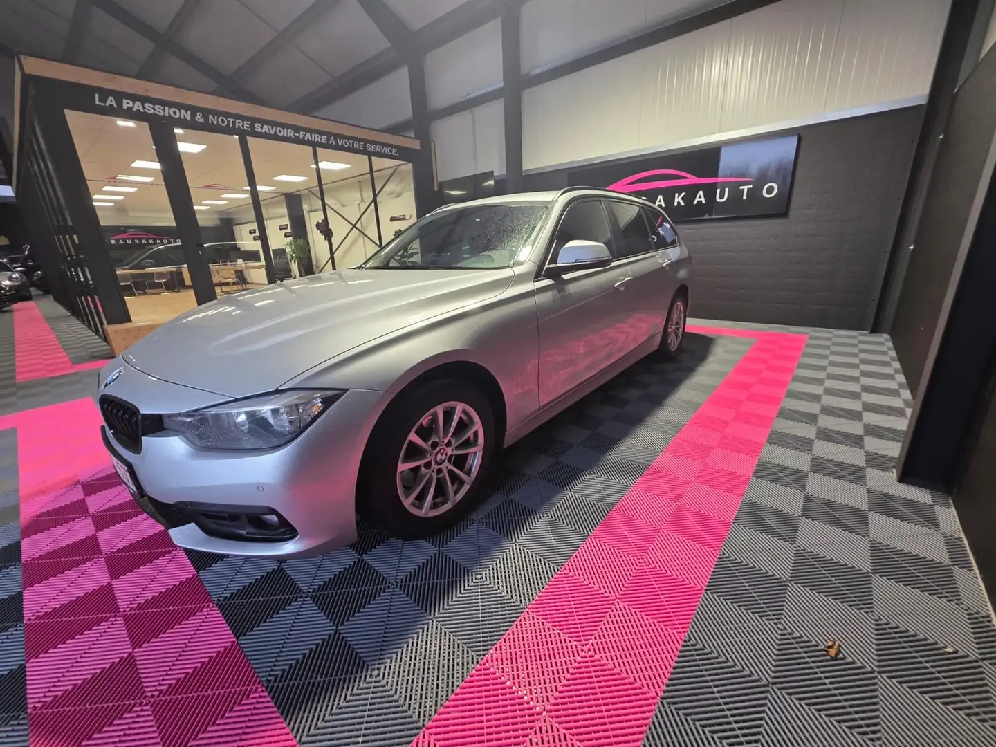 BMW 318 dA - Boite Auto - Garantie 12 mois Gris - 2