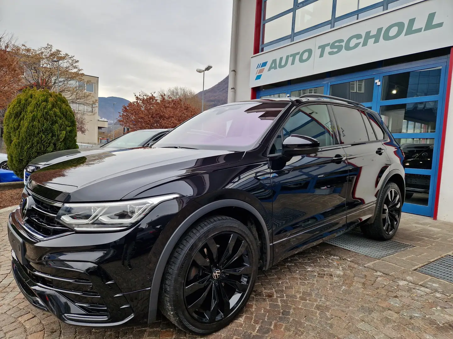 Volkswagen Tiguan 2.0TSI 190Cv 4M DSG R-Line Black ACC Matrix HeadUp Schwarz - 1