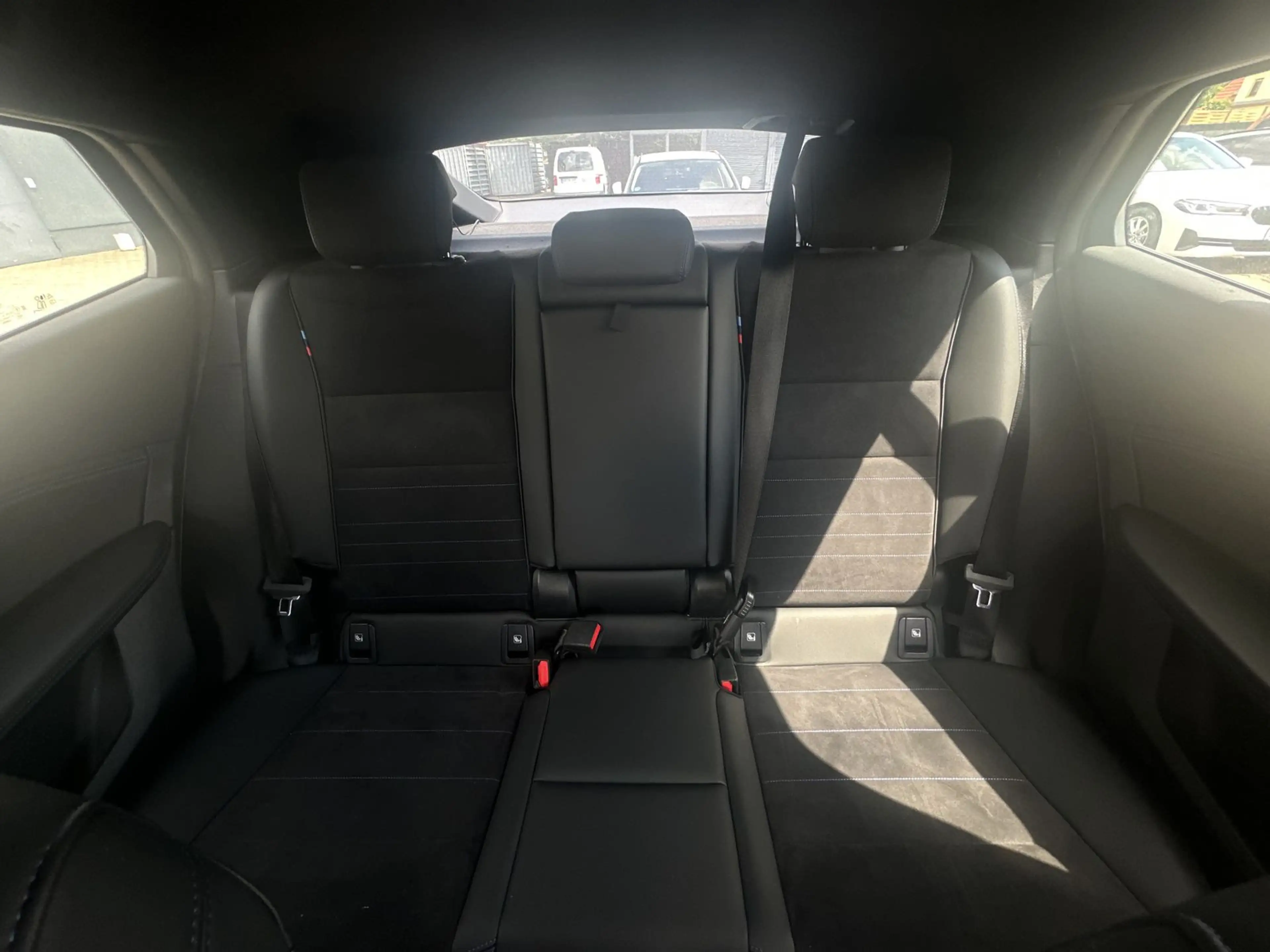BMW iX2 xDrive30 M Sportpaket Head-Up HK HiFi DAB — photo 13