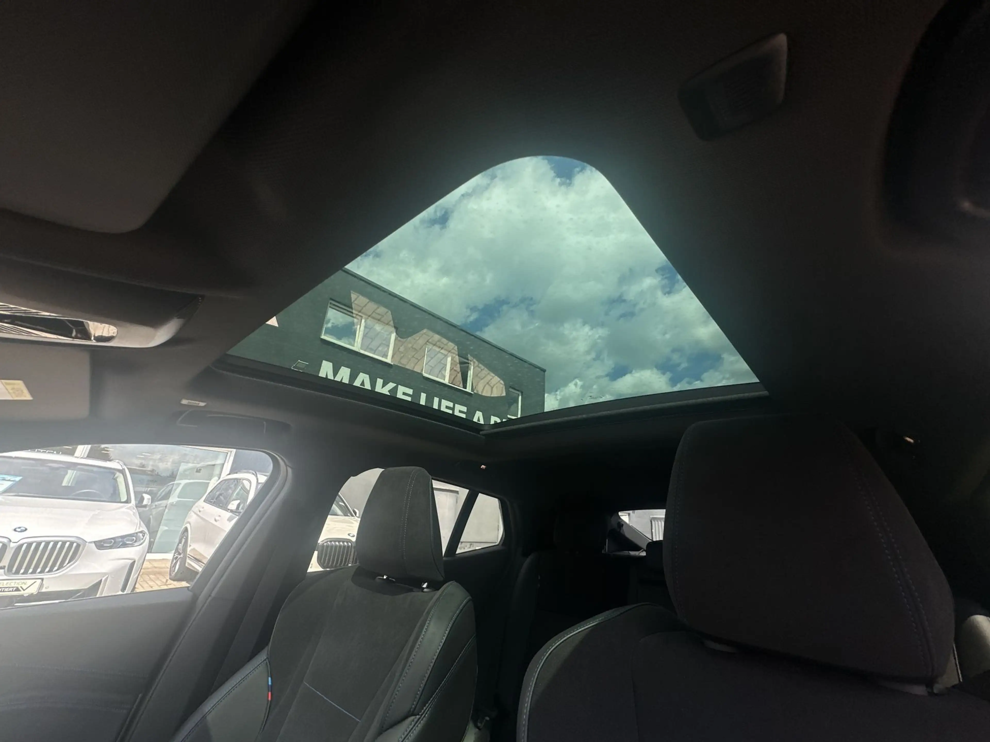 BMW iX2 xDrive30 M Sportpaket Head-Up HK HiFi DAB — photo 14