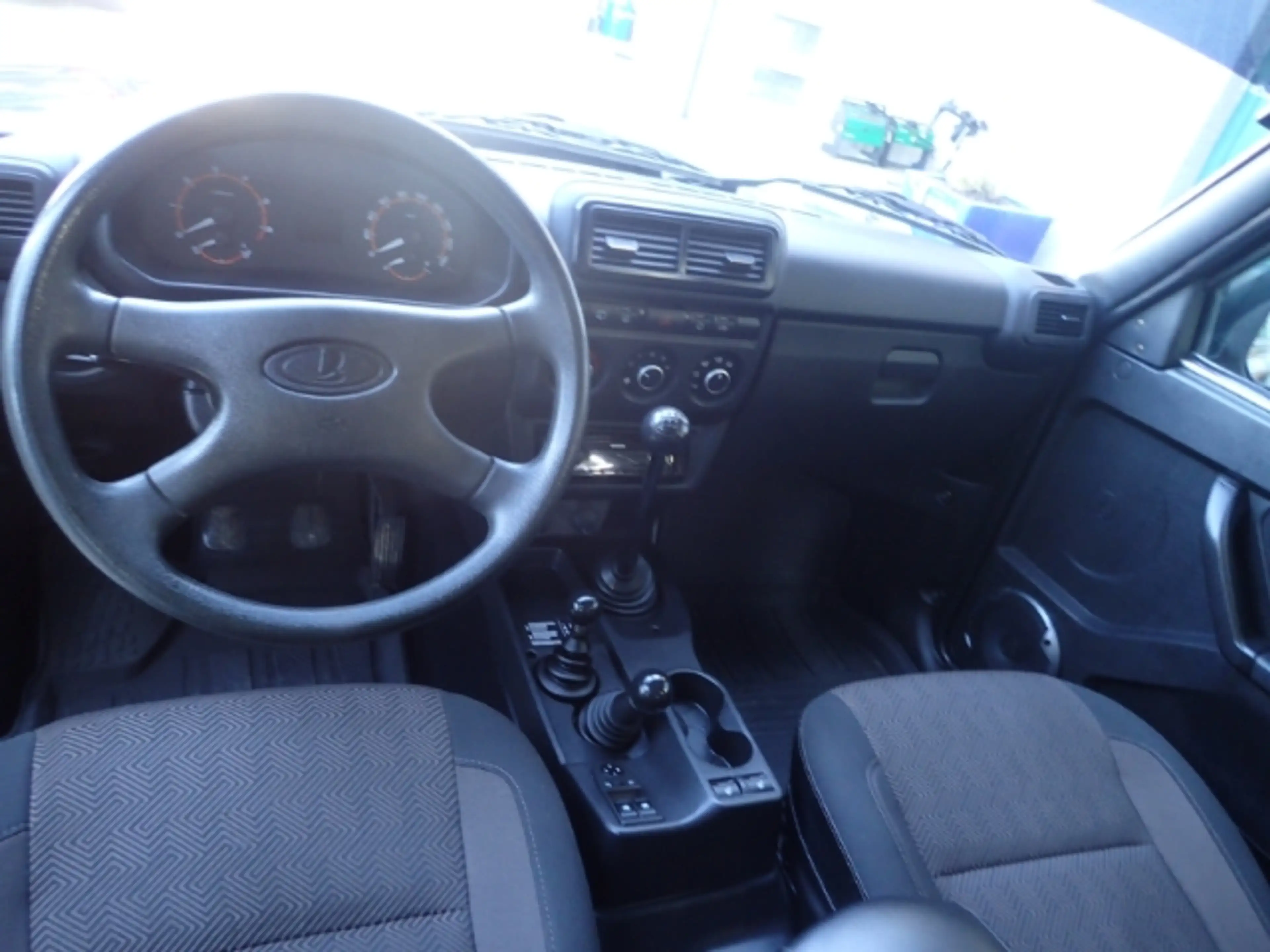 Lada Niva 1.7 Anhängerkupplung Klimaanlage Zentralverriegelu — photo 11