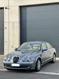 4.2i V8 32v Executive