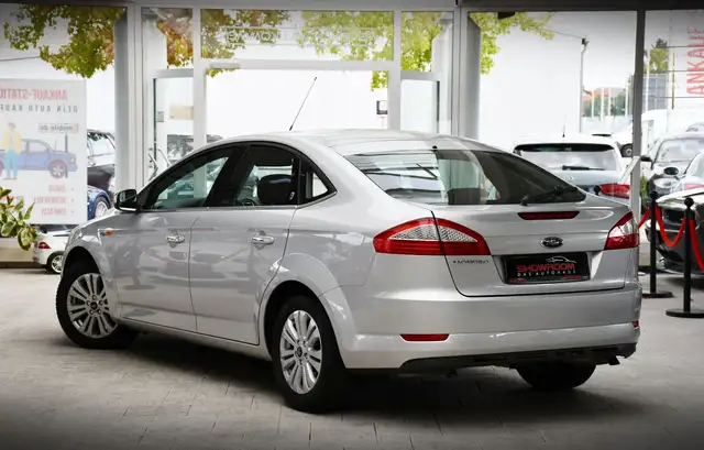 Ford Mondeo view 4