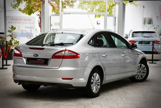 Ford Mondeo view 2