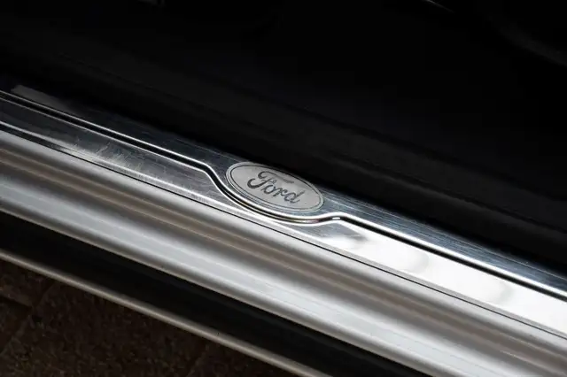Ford Mondeo view 9