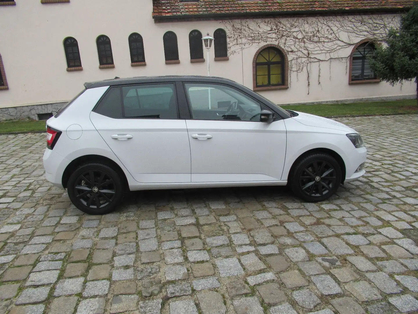 Skoda Fabia Style 1,2 TSI  Navi SHZ PDC LED DAB Weiß - 2