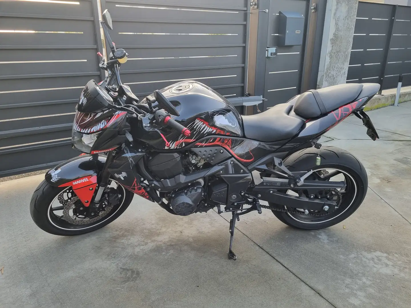 Kawasaki Z 750 Negro - 1