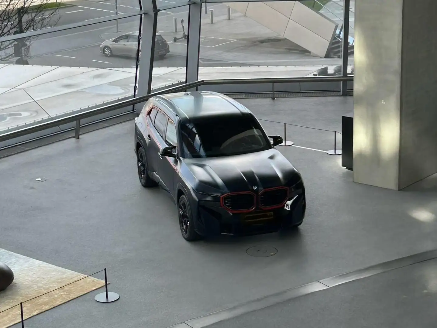 BMW XM XM Label Red 1/500 Schwarz - 2